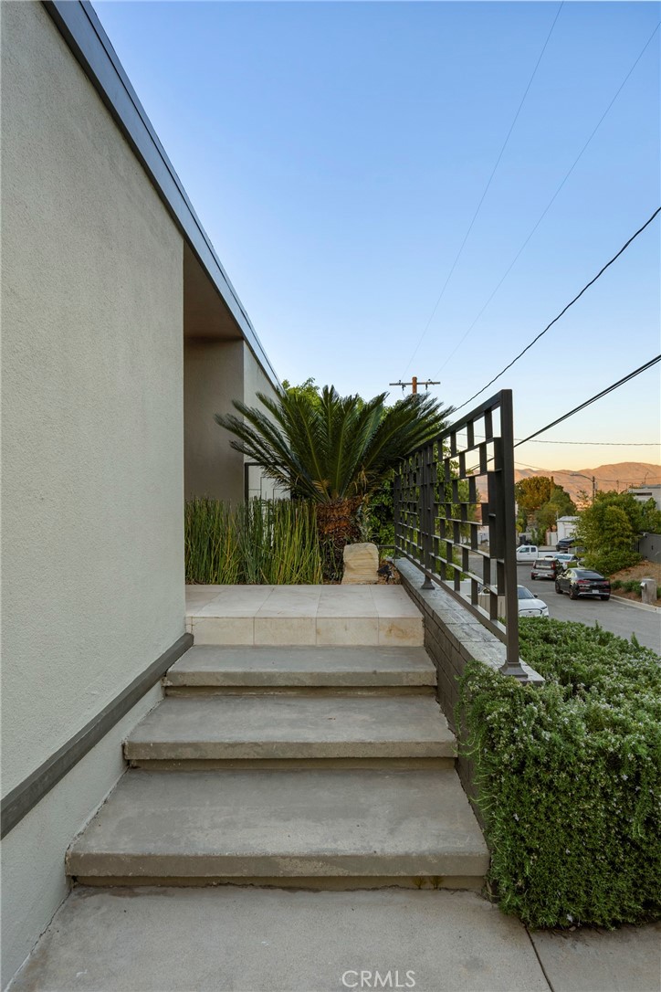 3851 Beverly Ridge