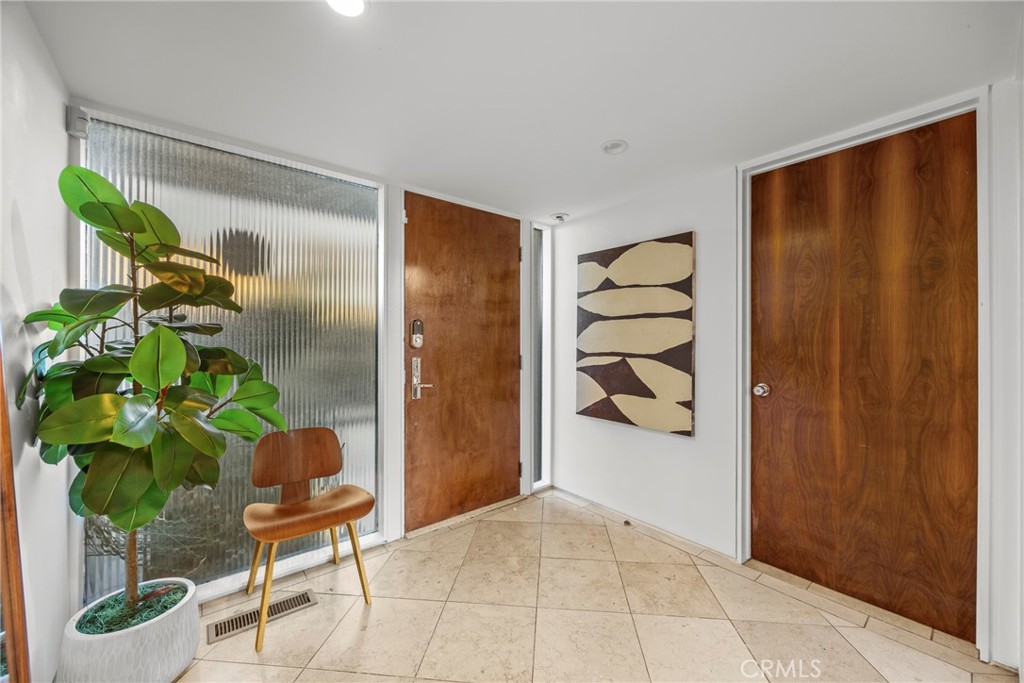 3851 Beverly Ridge