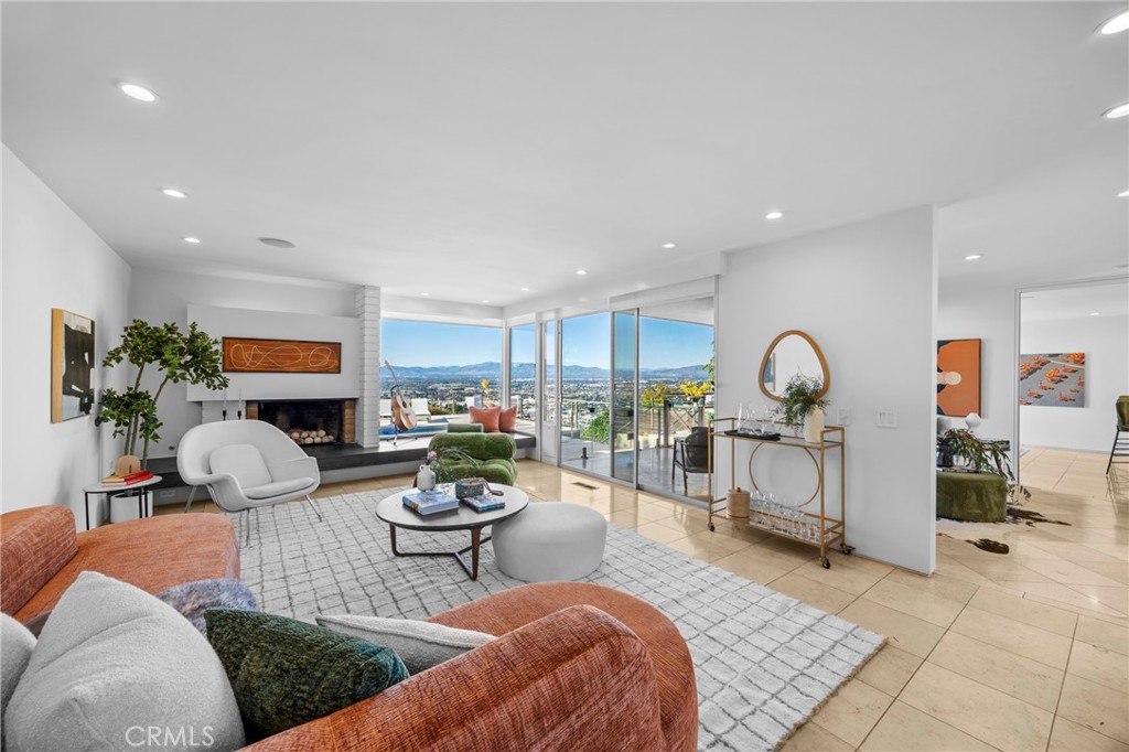3851 Beverly Ridge