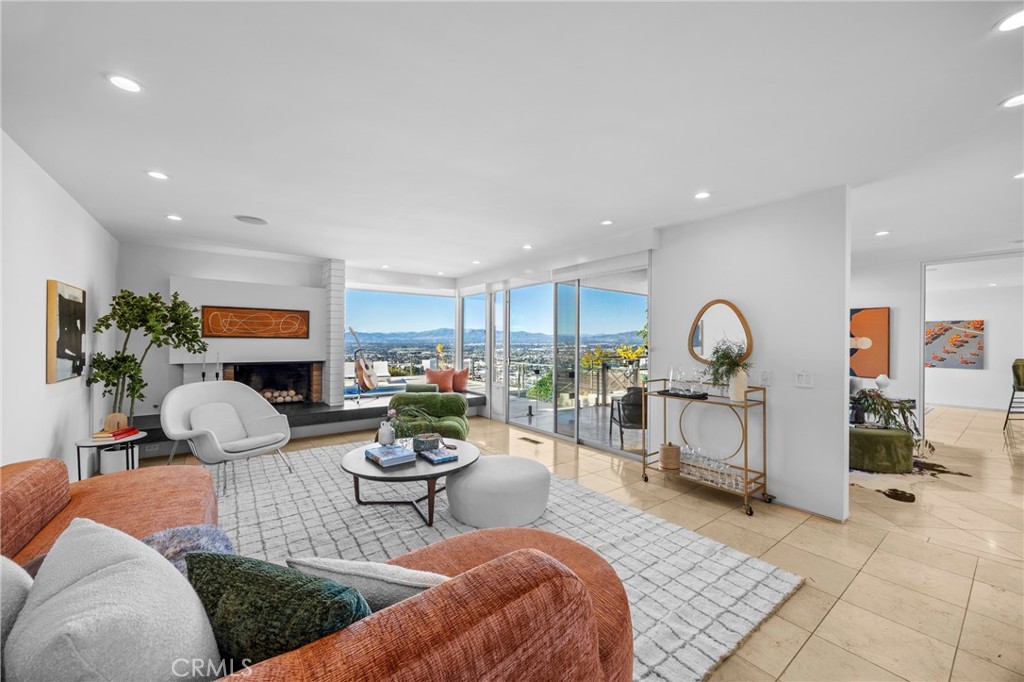 3851 Beverly Ridge