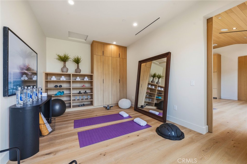 16252 Addison Street