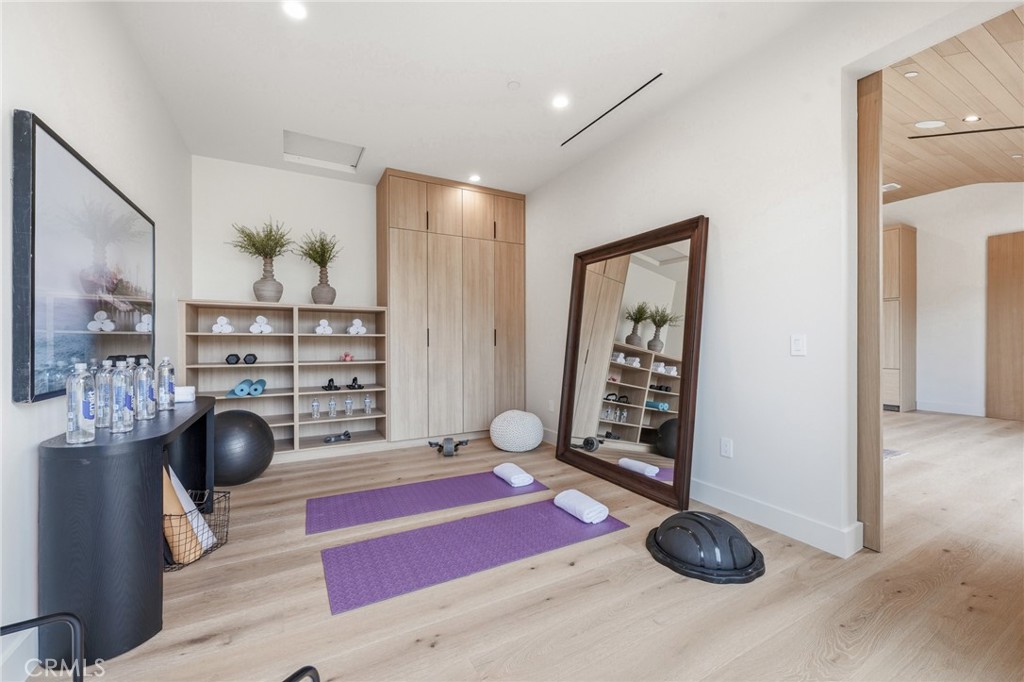 16252 Addison Street