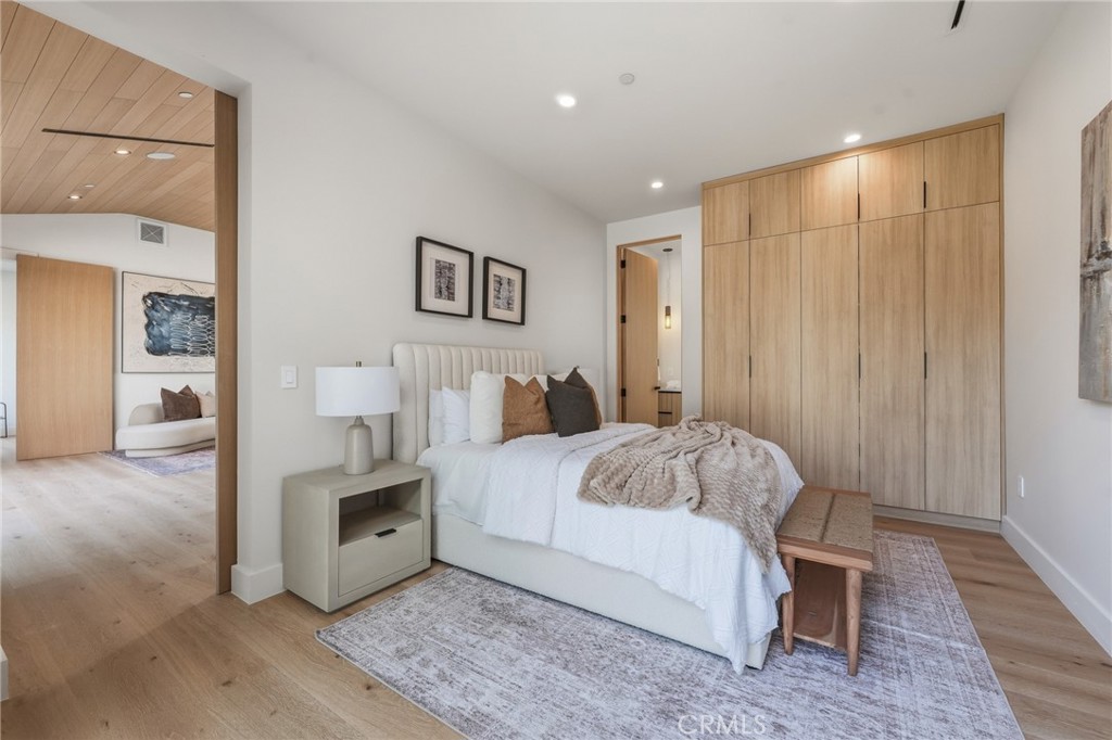 16252 Addison Street