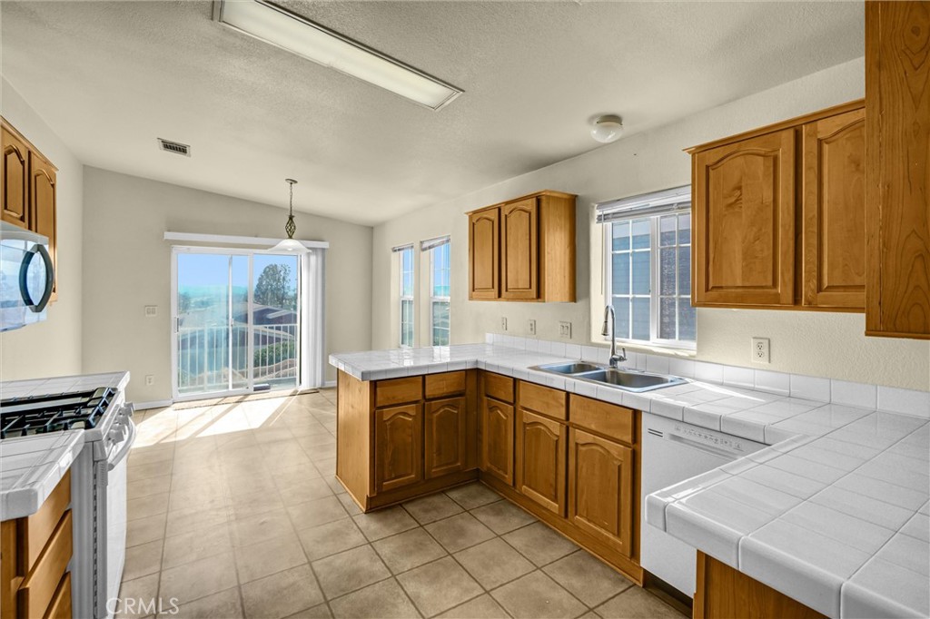 2424 Sunset Ridge Dr.