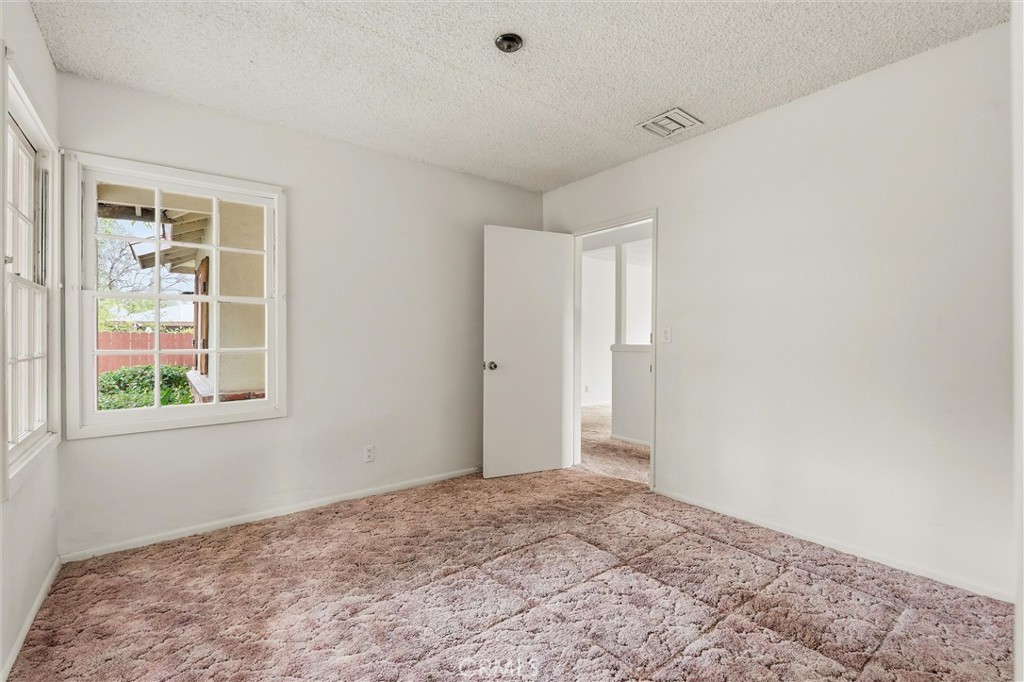 5636 Ponce