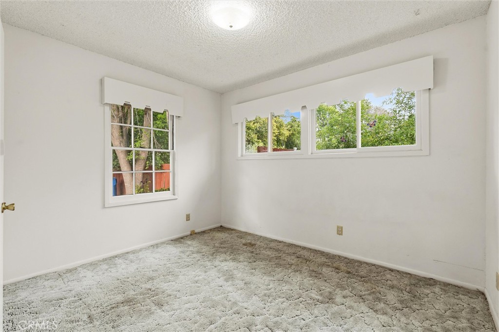 5636 Ponce