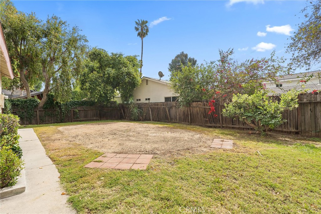 5636 Ponce