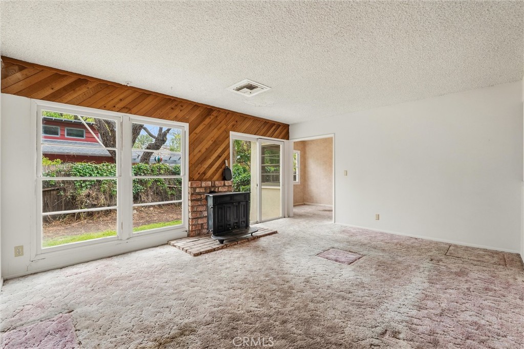 5636 Ponce