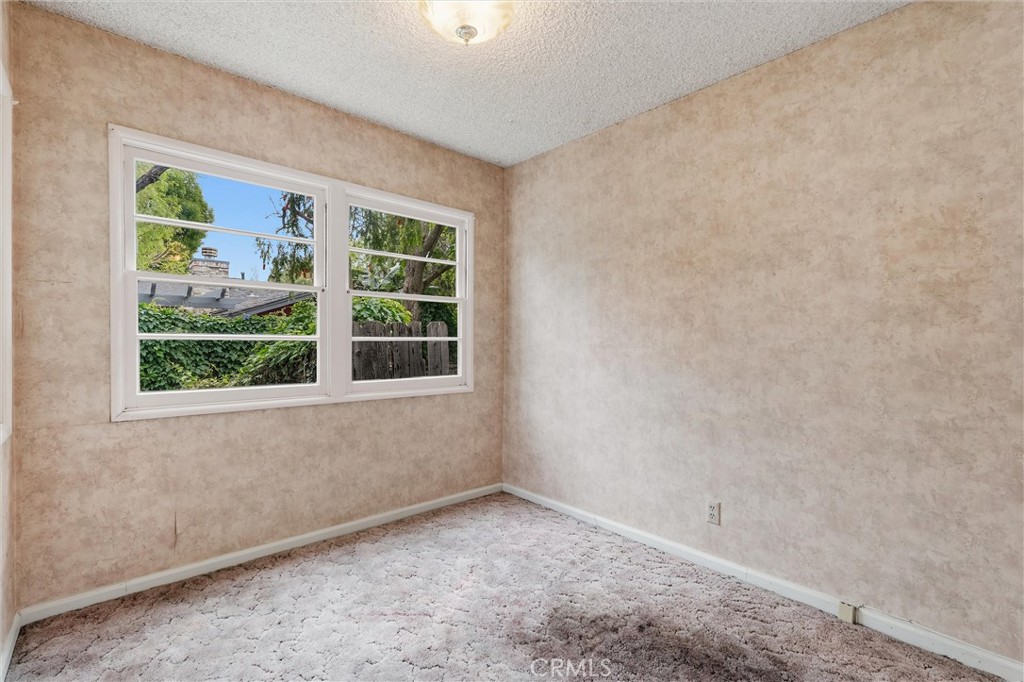 5636 Ponce