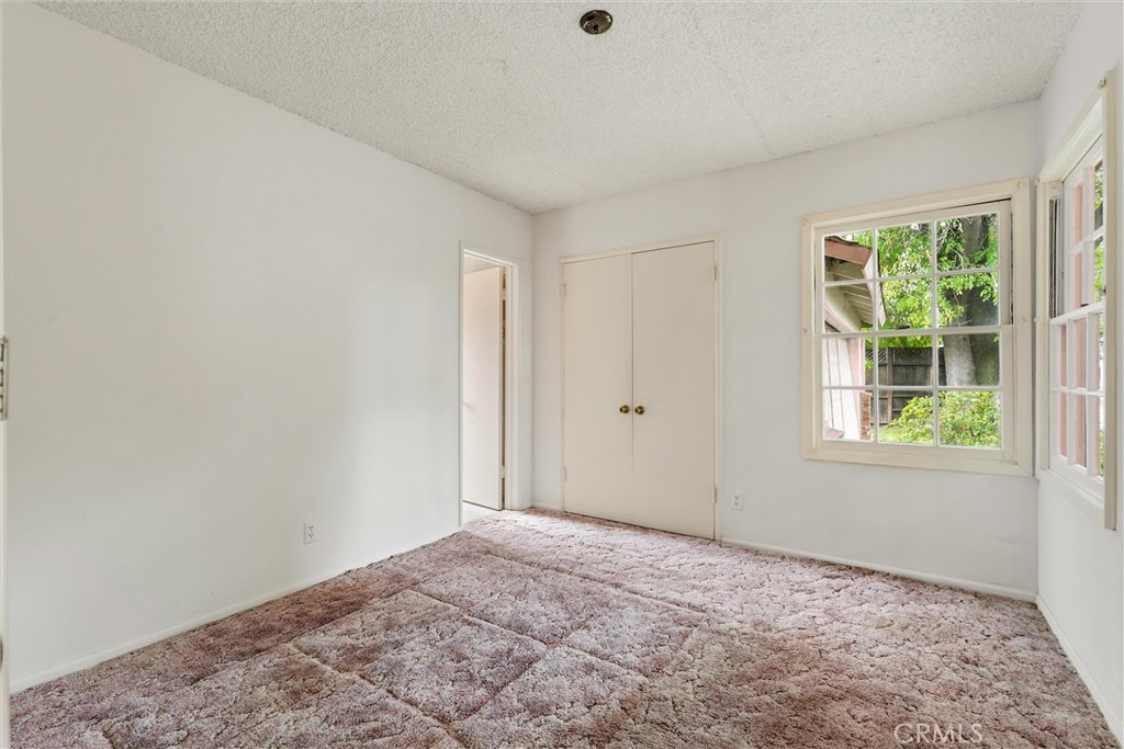 5636 Ponce