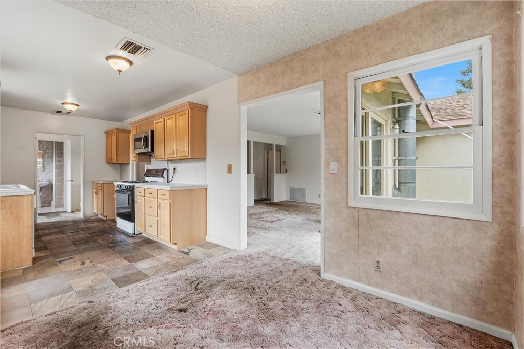 5636 Ponce