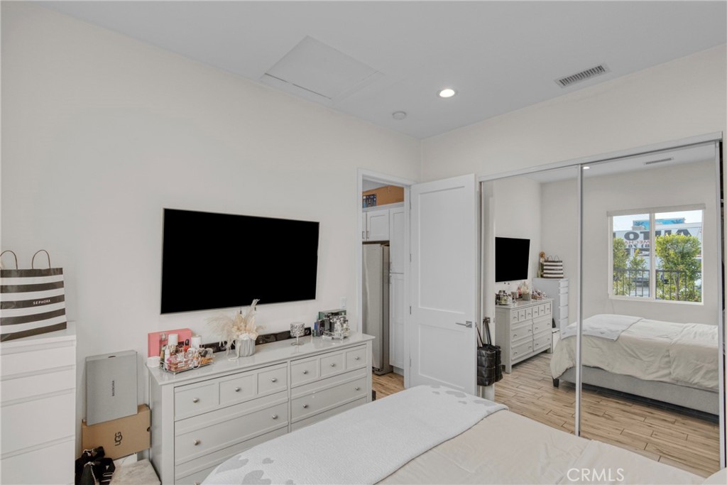 7302 Woodley