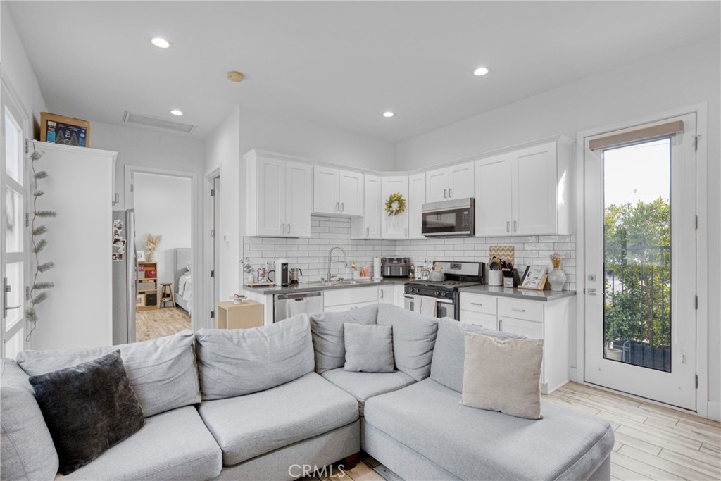 7302 Woodley