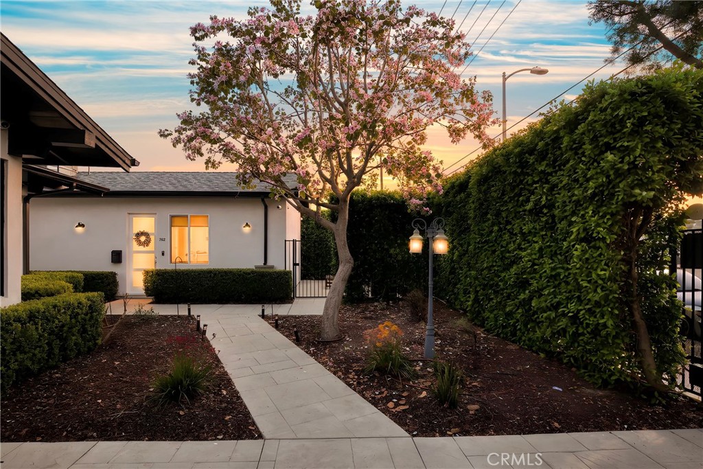 7302 Woodley