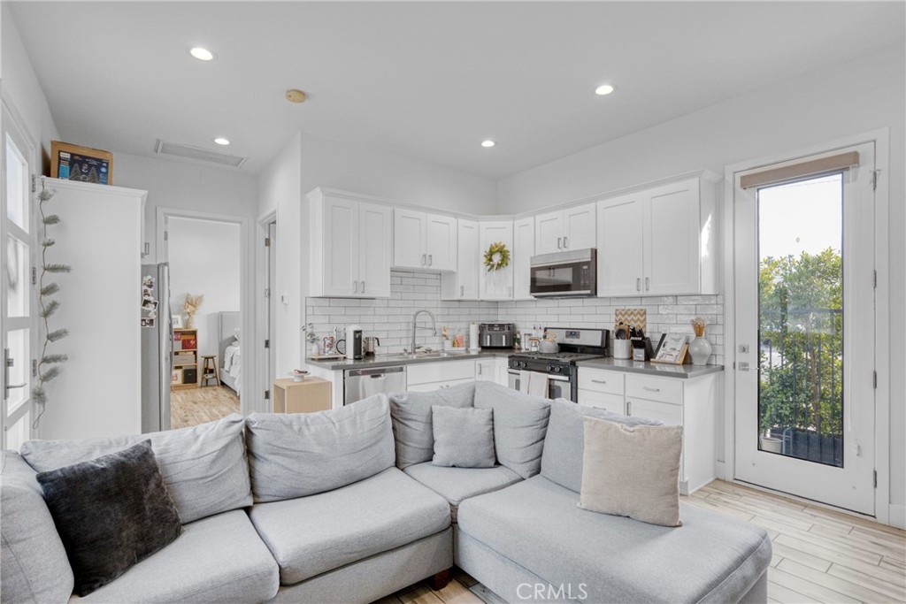 7302 Woodley