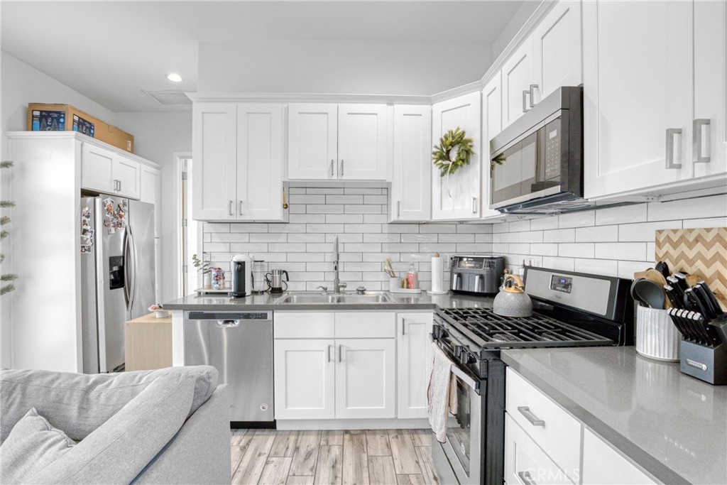 7302 Woodley