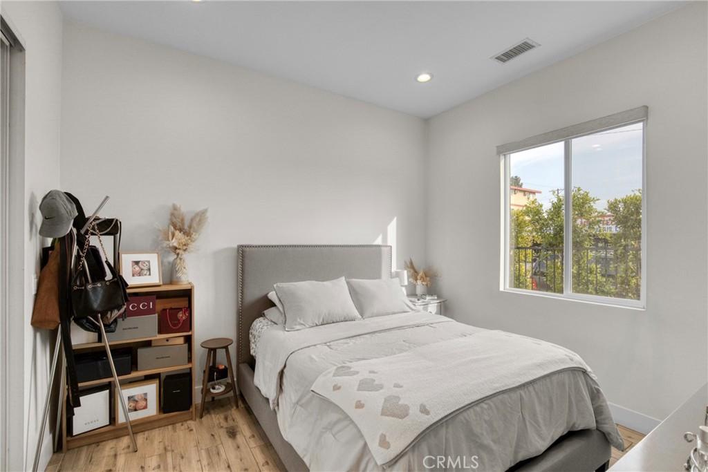 7302 Woodley