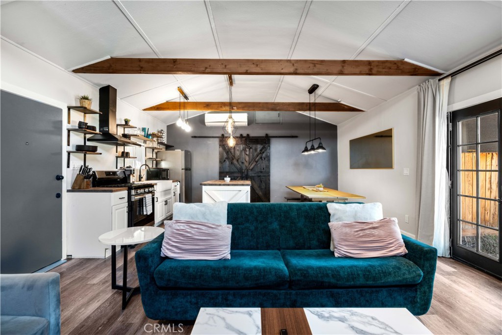 6514 Coldwater Canyon