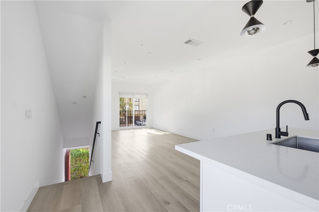 21721 Hart
