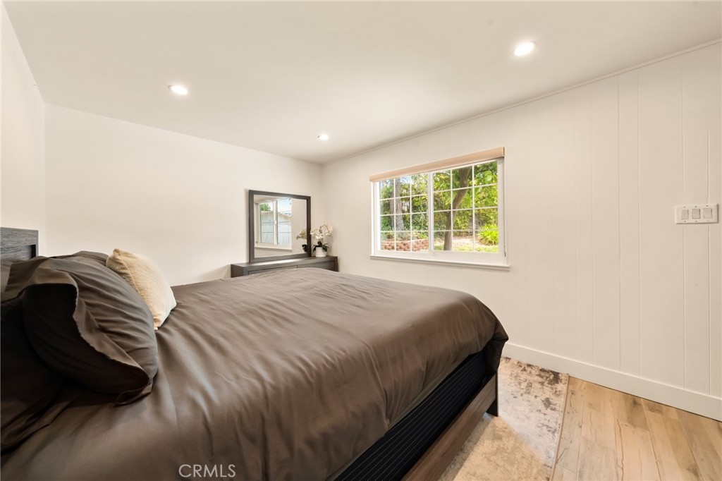 26111 Hatmor