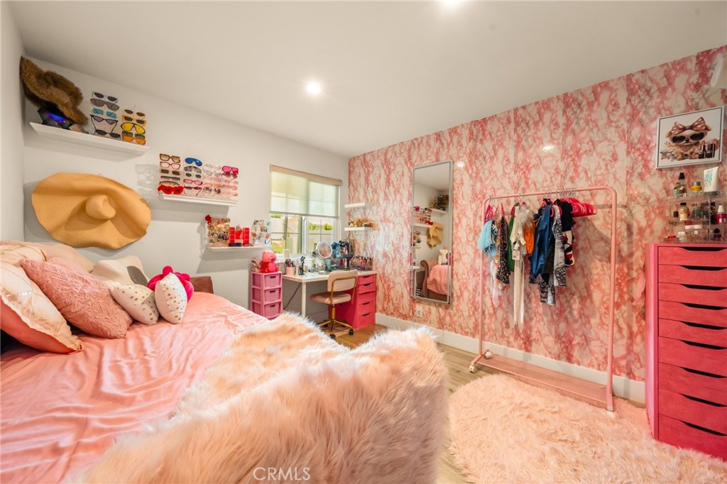 26111 Hatmor