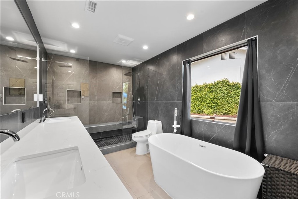 26111 Hatmor
