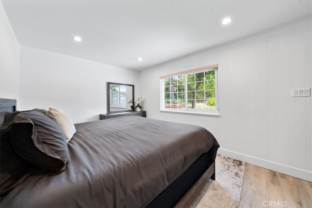 26111 Hatmor