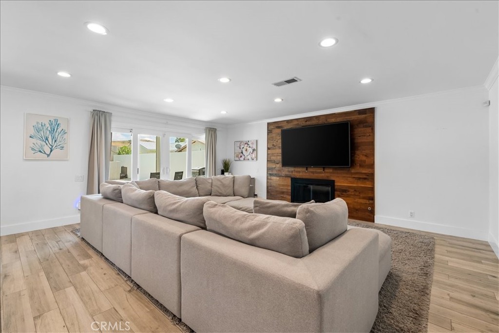 26111 Hatmor