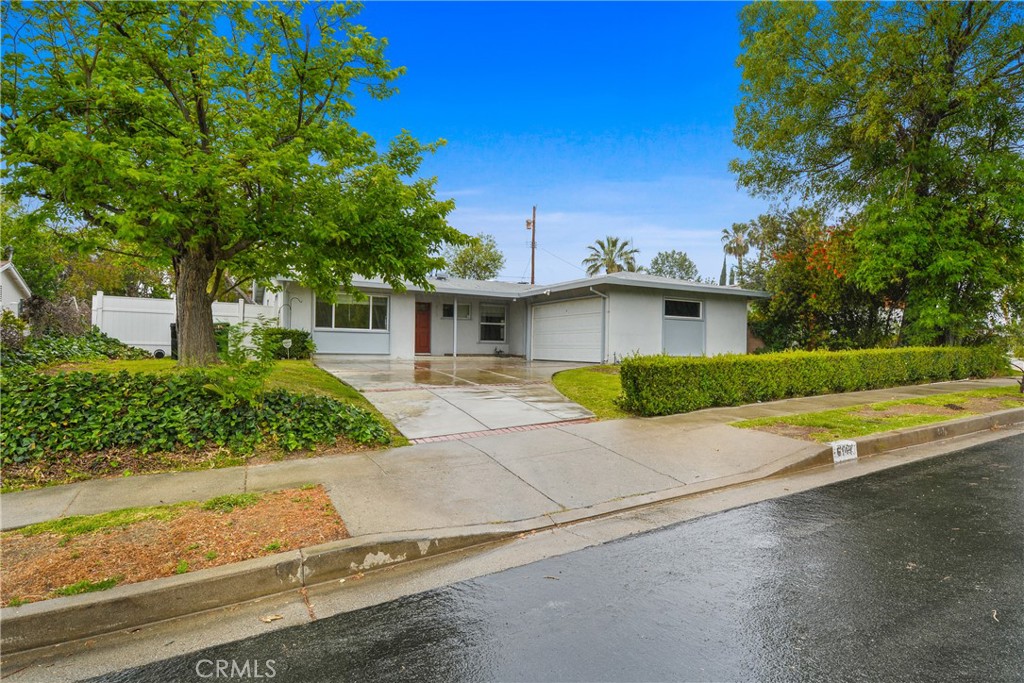 6149 Dalecrest