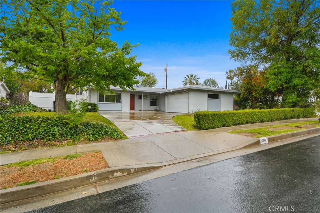 6149 Dalecrest