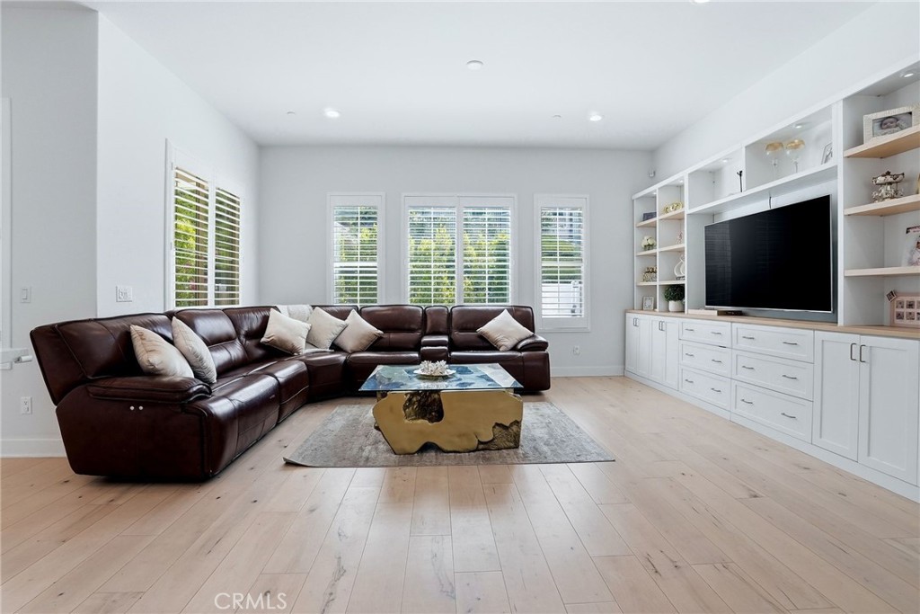 24364 W Clear Creek