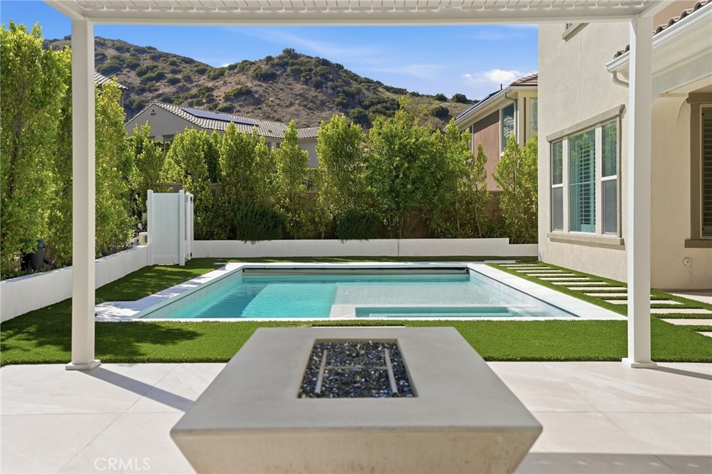 24364 W Clear Creek
