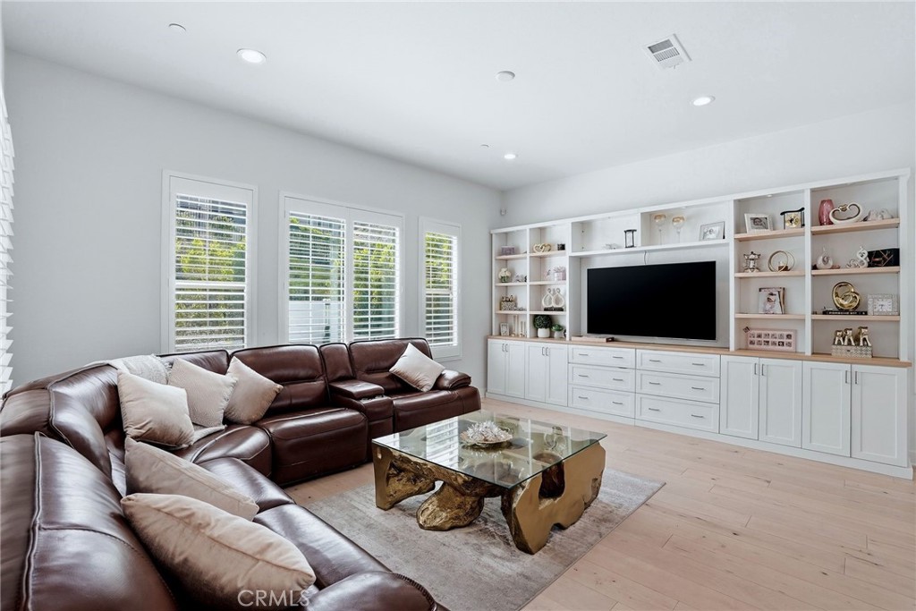 24364 W Clear Creek
