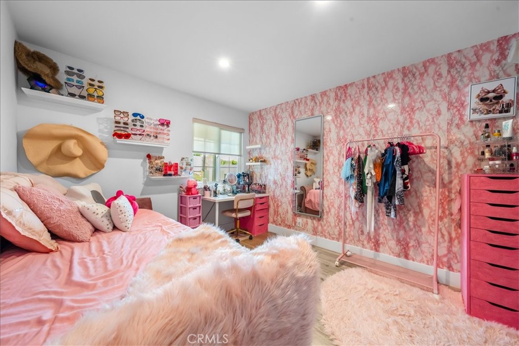 26111 Hatmor