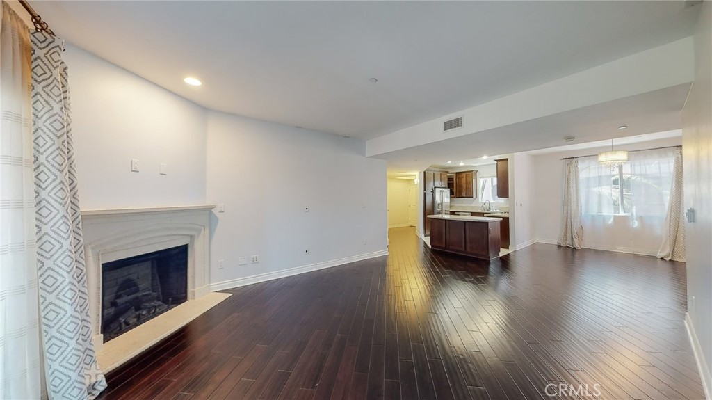4424 Whitsett Avenue 206