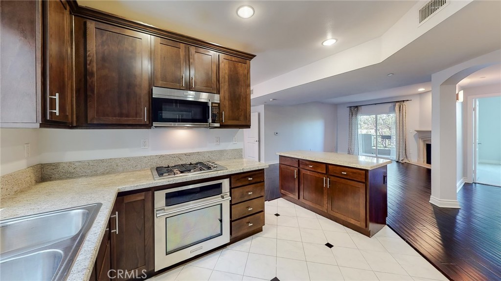 4424 Whitsett Avenue 206