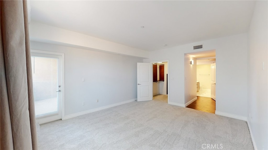 4424 Whitsett Avenue 206