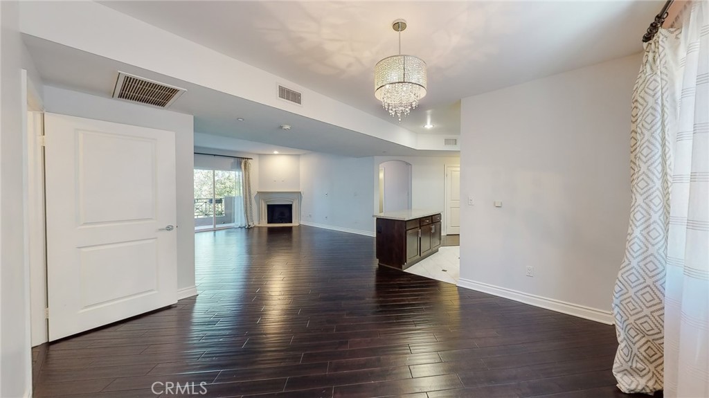 4424 Whitsett Avenue 206