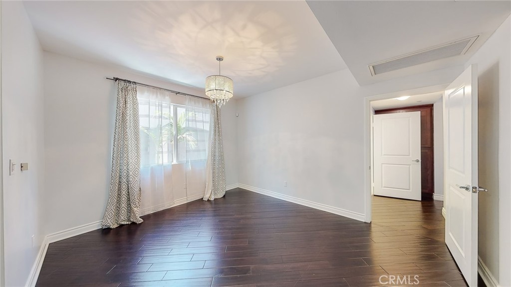 4424 Whitsett Avenue 206