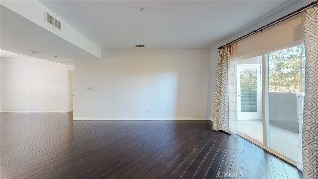 4424 Whitsett Avenue 206