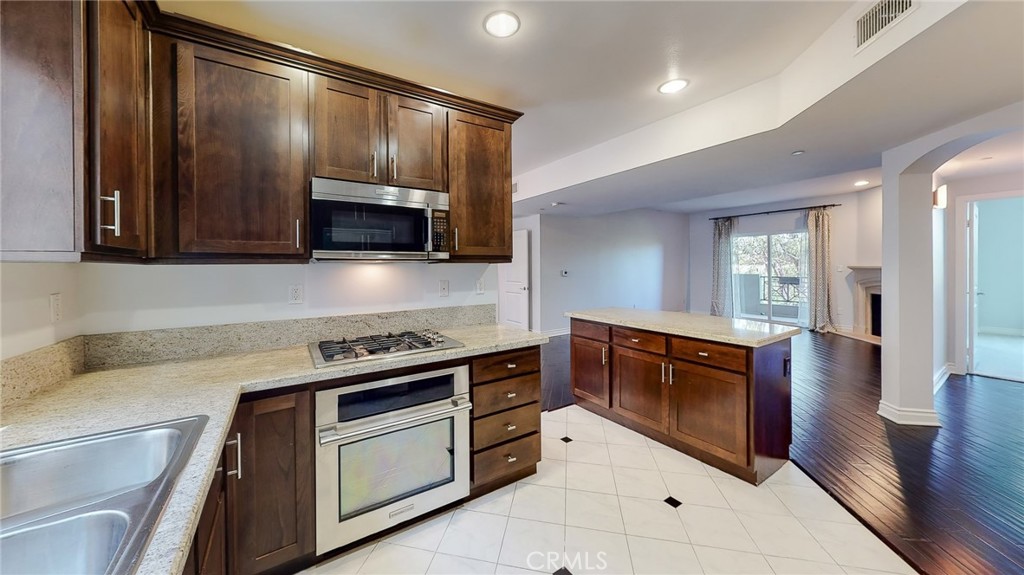4424 Whitsett Avenue 206