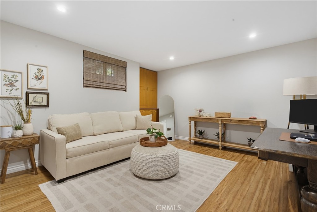 21901 Burbank