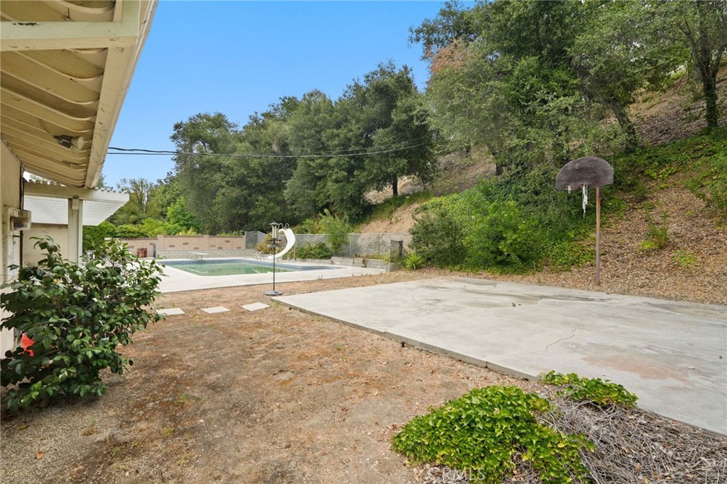 4300 Vanalden Avenue