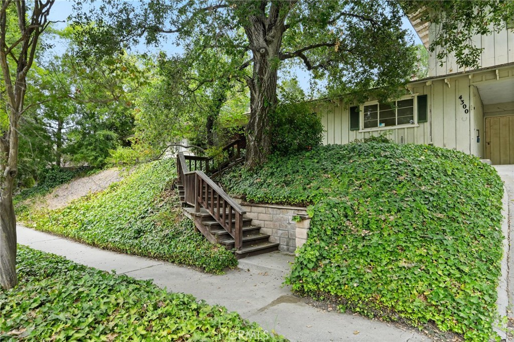 4300 Vanalden Avenue