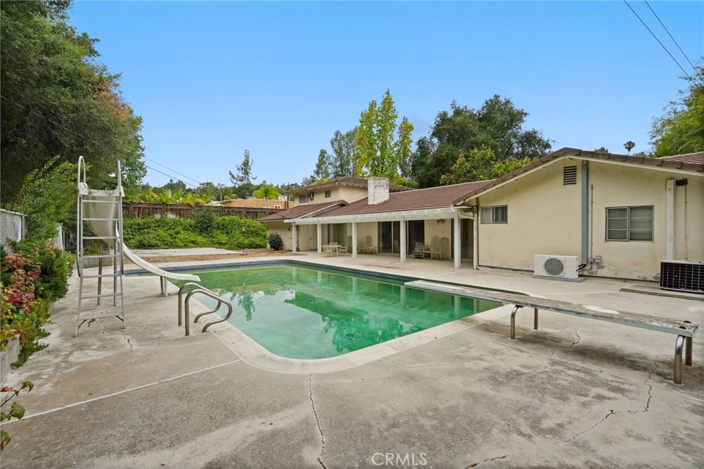 4300 Vanalden Avenue