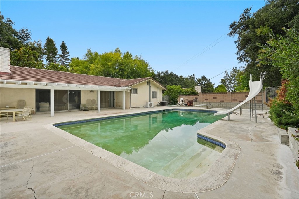 4300 Vanalden Avenue