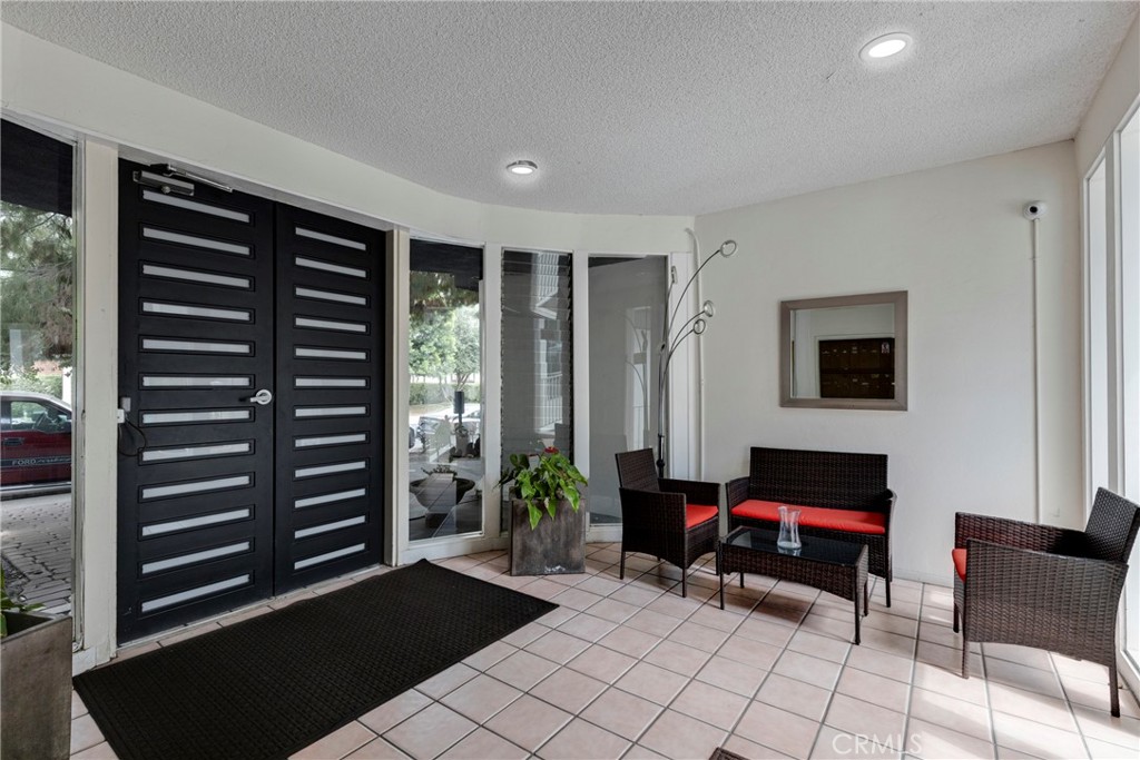 5142 Zelzah 25