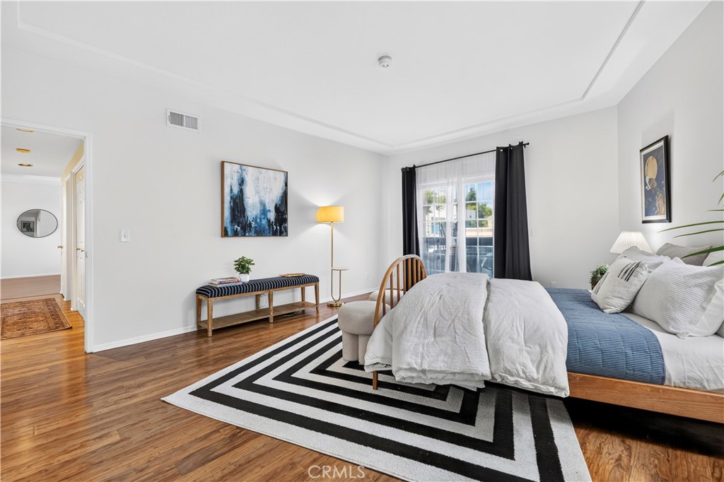 4301 Fulton Ave 105
