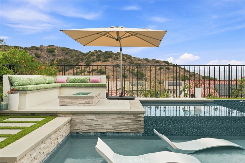 24357 W Clear Creek