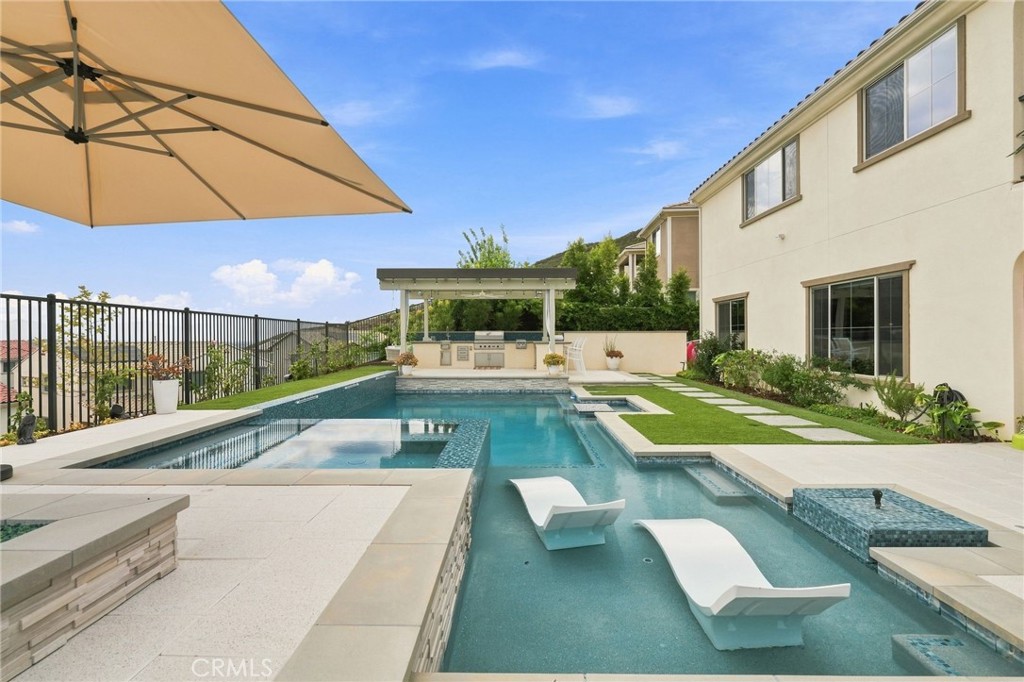 24357 W Clear Creek